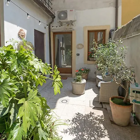 Veronetta House Гостьовий будинок